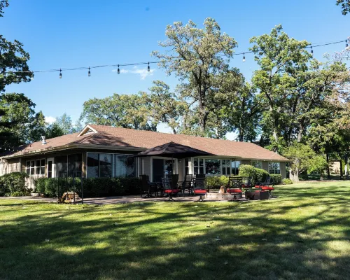 Lake House Hotels in Delavan