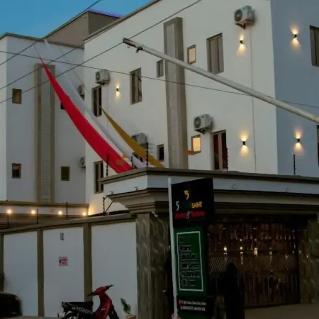 5 Star Saint Hotel