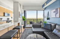 High-Rise Apt Raleigh Free Parking & Sunset View 2