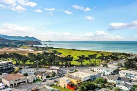 4 beds Private Unit Near BeachWalk, Golf, Trail