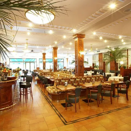 Hotel Avion Отели рядом с достопримечательностью «Белая гора»
