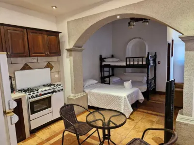 Cozy Colonial Style Azotea Apartments Hôtels à : 