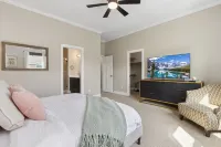 Decked Out Sunset Views, Fire Pit & Fenced Yard