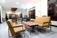RedDoorz Plus Syariah Near Lempuyangan Station 3 Hotels in Danurejan