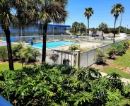 Days Inn by Wyndham Titusville Kennedy Space Center - Pools