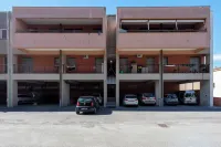 Joivy Charming 2-Bed Flat with Balcony & Parking