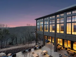 Cloudland at McLemore Resort Lookout Mountain, Curio by Hilton