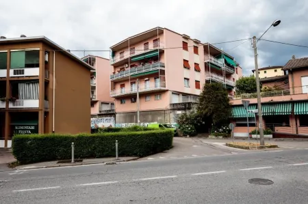 Santa Chiara Apartment by Myhomeincomo Отели рядом со станцией Como Camerlata