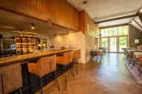 Pean-Buiten Weidum Hotels in Peins