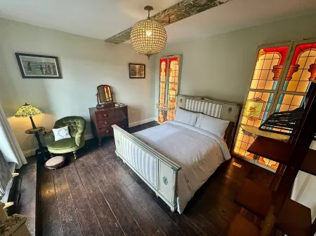 Waterloo Terrace -Historical luxury apartment in heart of Old Town with balcony.