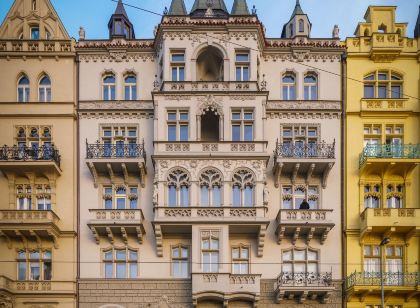 MN6 Luxury Suites by Adrez