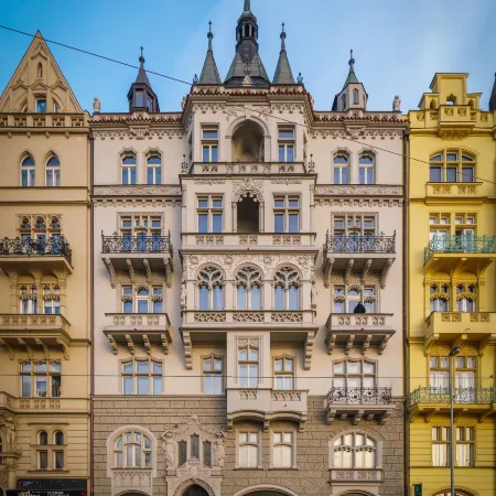 MN6 Luxury Suites by Adrez Отели рядом с достопримечательностью «Пивная U Fleku»