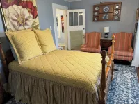 Charming and Historic Holly Cottage Carriage House in Downtown Tyler