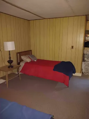 Farmhouse sleeps 2 -6  in the Allegheny National Forest outside Bradford Pa 녹스 & 칸 레일 트레일 킨주아 브리지 트레일헤드 주변 호텔