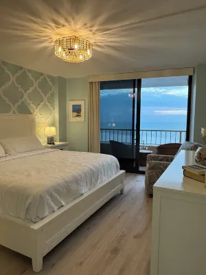 Coastal Classy 2/2 19th fl condo with wonderful views of Marco Island's  beach South Marco Beach 주변 호텔