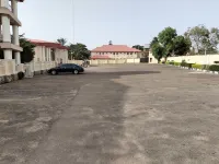 Steffan Hotel & Suites - parking