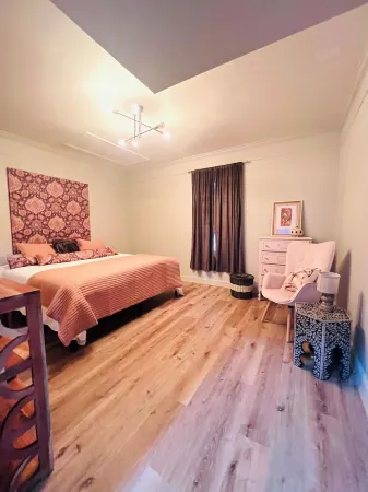 Downtown Brick-Rome Retreat, 2 Bedroom/2Bathroom and 2 Sleeper Sofas