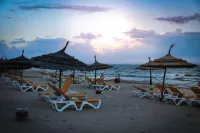 Suites Hôtel les Charmilles & Spa - Beach