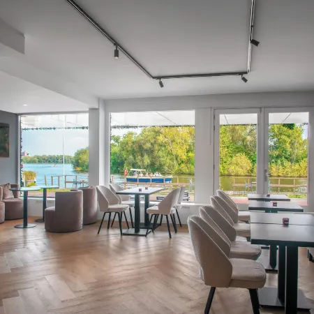 Amsterdam Lake Hotel