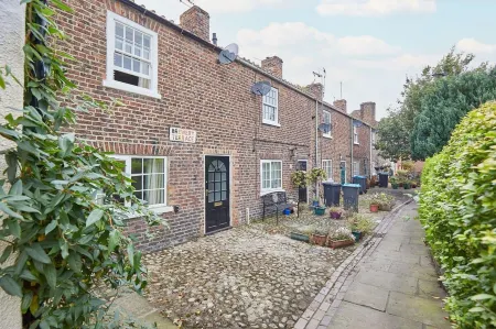 Host & Stay - Rose Cottage Отели рядом с достопримечательностью «Captain Cook Schoolroom Museum»