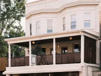 Guesthouse by Good Neighbor Hotels near OXOXO Gallery