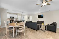 Pristine 3-Bedroom Home Near Canyon Lake! Hotels in Canyon Lake