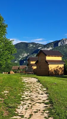 Eco Lodge Eagle's Nest Hoteles en RAZVRŠJE