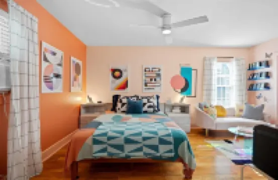 The Plastic Peach - 80s/90s Retro-Themed Apartment