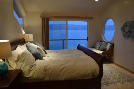 Beach living! Rest, relax, and rejuvenate on Hood Canal's most desireable coast