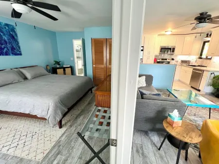 Charming 1-bedroom ground floor Ohana apartment in lovely Pāhoa with WiFi Отели рядом с достопримечательностью «Halepalaoa Beach»