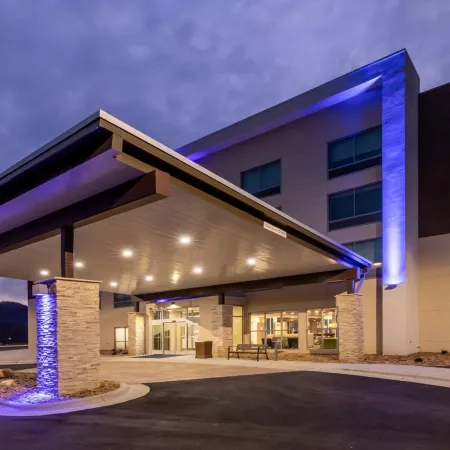 Holiday Inn Express & Suites MARION by IHG