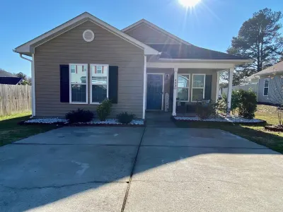 Beautiful Modern House 5 minutes To Downtown Raleigh Hotels near Lake Wheeler Rd