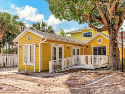 Storybook Home in Downtown Stuart 스튜어트 센터 주변 호텔