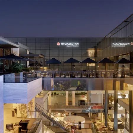 NH Collection Santiago Casacostanera Отели рядом с достопримечательностью «Лас-Кондес»