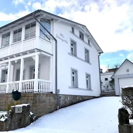 Villa Rosengarten - Holiday apartment with sea view in the old town of Sassnitz