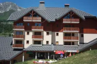 Charming 2-room apartment facing south on the top floor overlooking the slopes 4 beds + 1 baby