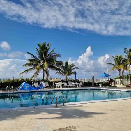 NEW Stunning Ground Floor Beachfront Studio in Coral Beach,  Grand Bahamas