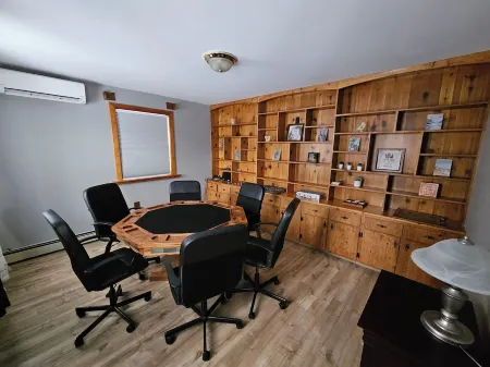 Bayview Hideaway with a Great Mountains View and Large Peaceful Property.