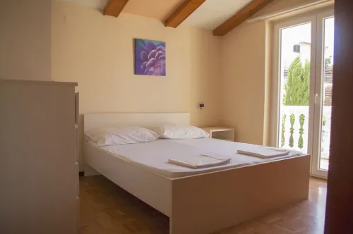 Villa Olga Apartment B. 125 meters from the sea with pool and sea view