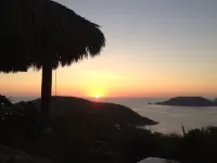 Beautiful 3 Bedroom Condo w Swimming Pool- 1 Block from Fabulous La Ropa Beach