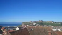 2 bedroom maisonette with fabulous Abbey and sea views