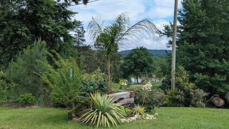 Cabin in Ouachita mountains with hot tub and great views!
