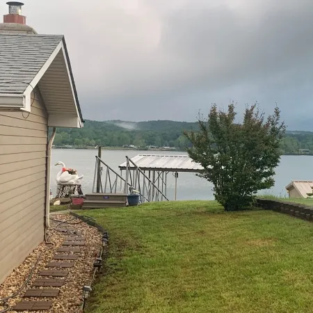 New to VRBO. Lakefront, fishing and swim dock.   Cabin fully equipped very comfy