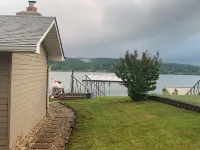 New to VRBO. Lakefront, fishing and swim dock.   Cabin fully equipped very comfy