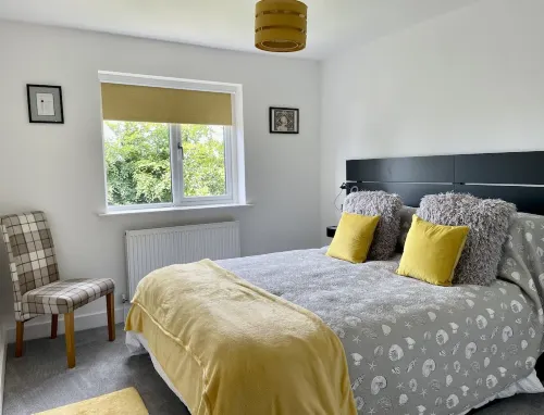 Harvest Hideaway - private Hot Tub, spacious, pet friendly & 3 parking spaces!