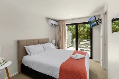 Queenstown Forest Retreat - 4BR, Pool Table, Views