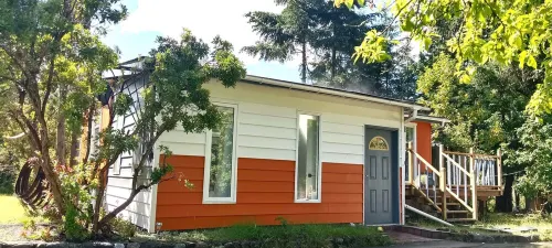 Orchard Cottage in Lantzville near Nanaimo Brand New Renovation
