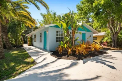 Bamboo Oasis A - 5 miles to Beach & Downtown