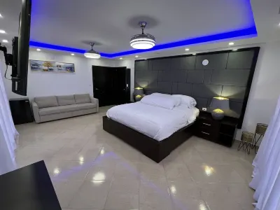 Exclusive Luxury Villa: Private Water Slide & Spa Oasis Các khách sạn ở 