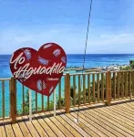 2C - Couples Getaway-5 min to Crashboat Beach